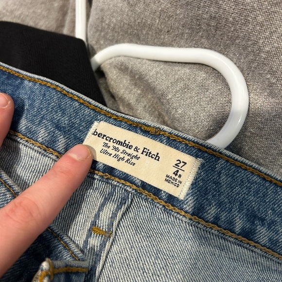 Abercrombie & Fitch Straight Ultra High Rise Jeans - Light Blue Denim - Picture 2 of 3